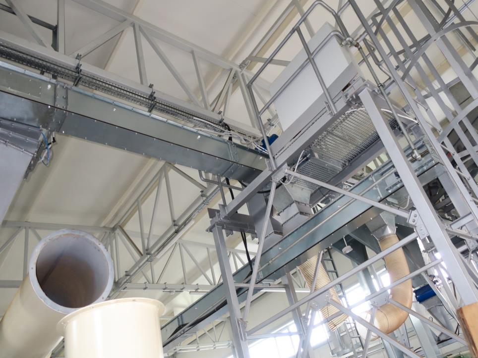 Machines from the biofuel production plant<br>
-3